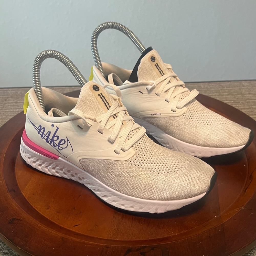 Nike Legend React 2 Womens 7.5 Flyknit Running Shoes BV5736-101 White Sneakers